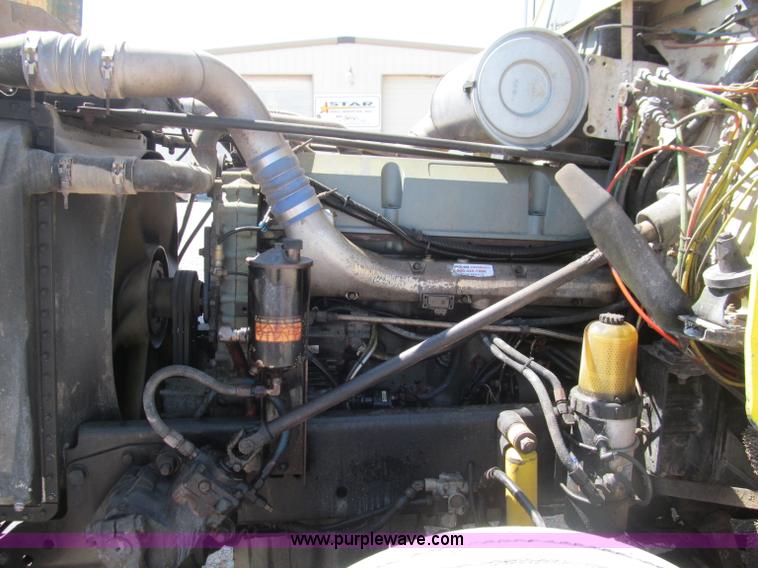 image for item F3025 1996 Freightliner FLD120 semi truck