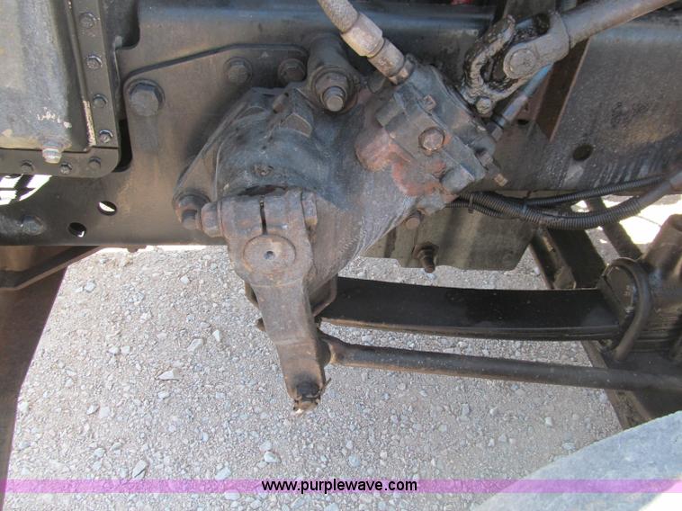 image for item F3025 1996 Freightliner FLD120 semi truck