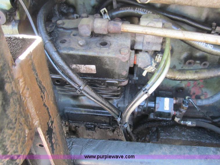 image for item F3025 1996 Freightliner FLD120 semi truck