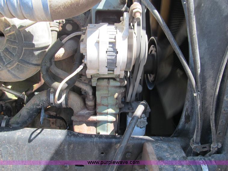 image for item F3025 1996 Freightliner FLD120 semi truck