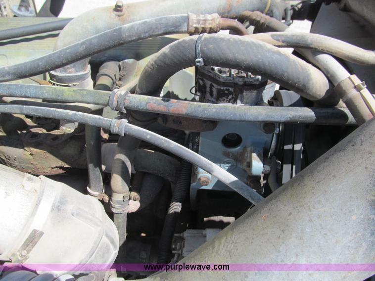 image for item F3025 1996 Freightliner FLD120 semi truck