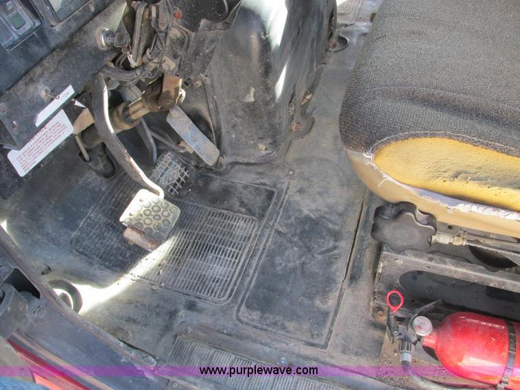 image for item F4427 1995 International 8200 semi truck