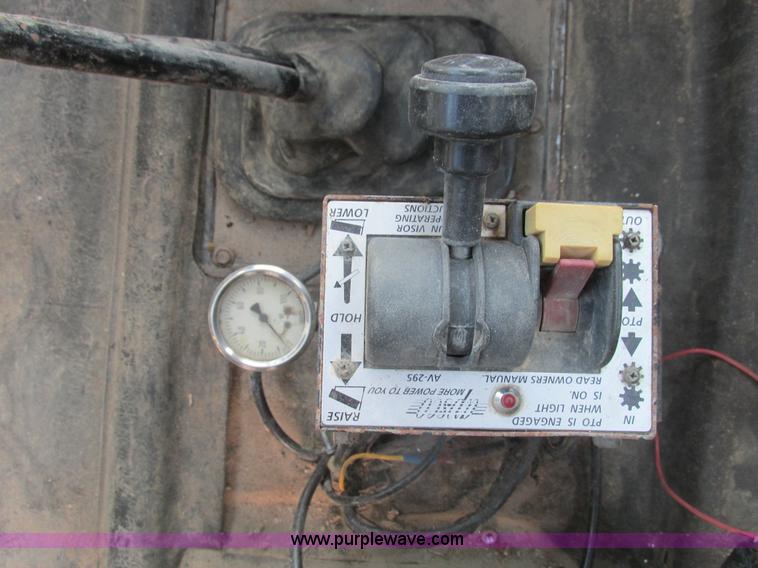 image for item F4427 1995 International 8200 semi truck