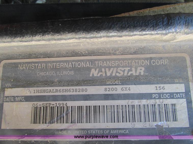 image for item F4427 1995 International 8200 semi truck