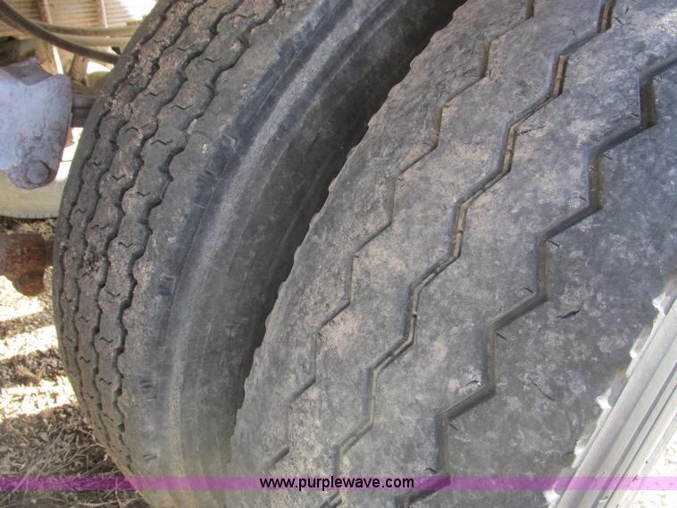 image for item F4428 1993 Clement 38' ejection trailer