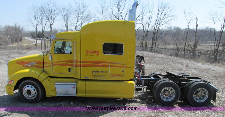 image for item F4491 2008 Peterbilt 386 semi truck