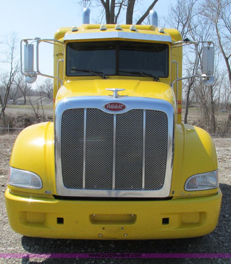 image for item F4491 2008 Peterbilt 386 semi truck