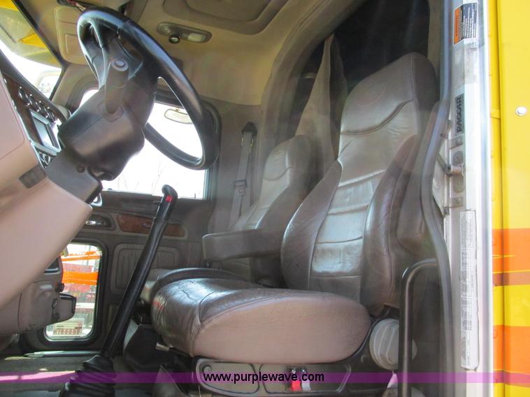 image for item F4491 2008 Peterbilt 386 semi truck