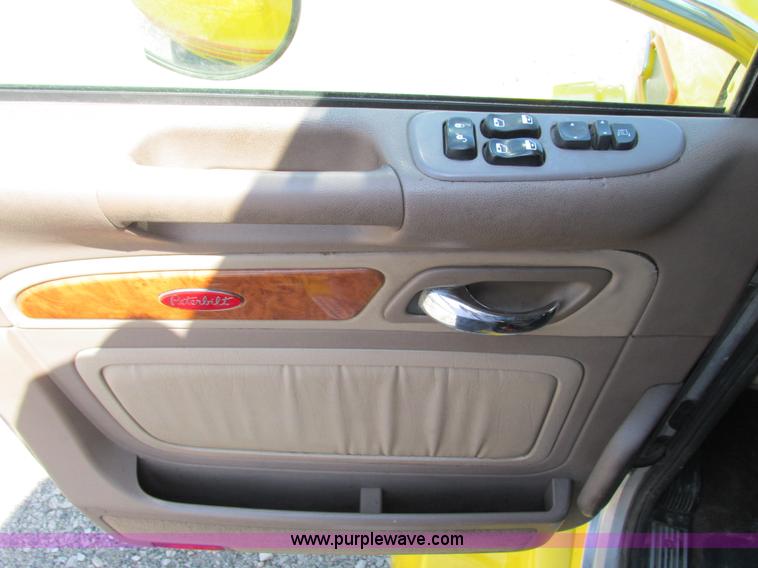 image for item F4491 2008 Peterbilt 386 semi truck