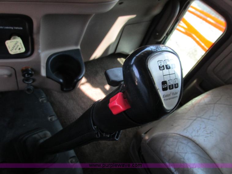 image for item F4491 2008 Peterbilt 386 semi truck