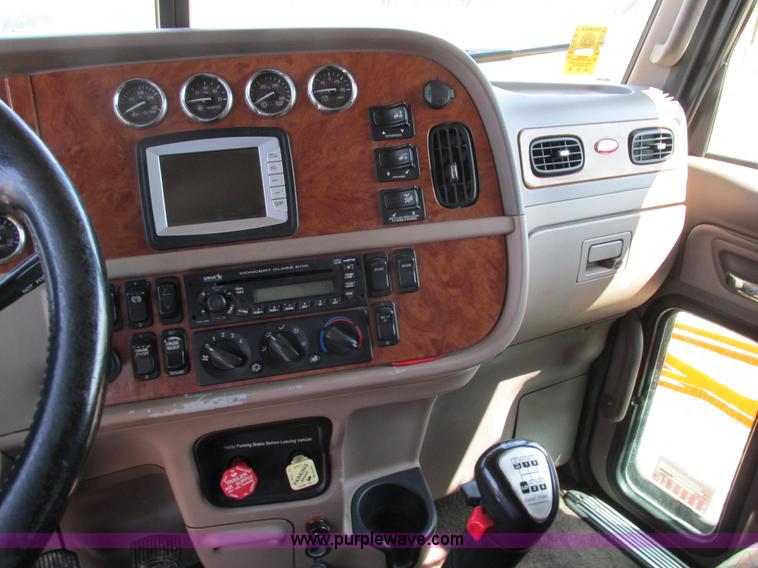 image for item F4491 2008 Peterbilt 386 semi truck