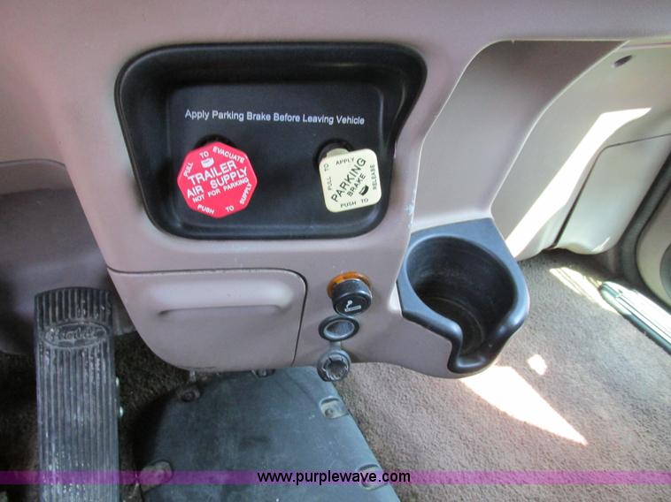 image for item F4491 2008 Peterbilt 386 semi truck