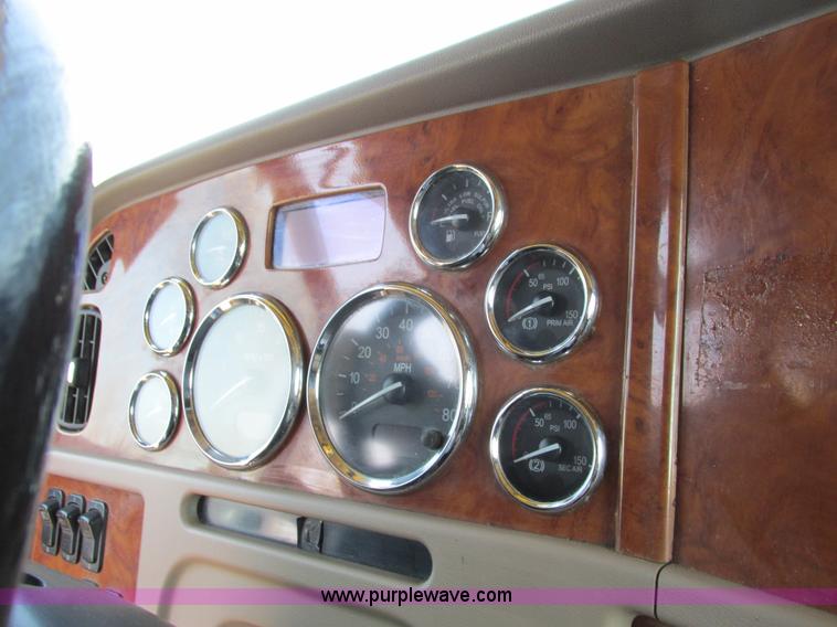 image for item F4491 2008 Peterbilt 386 semi truck