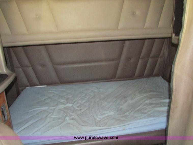 image for item F4491 2008 Peterbilt 386 semi truck