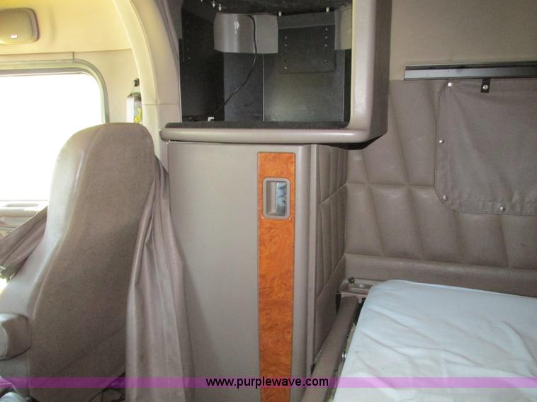 image for item F4491 2008 Peterbilt 386 semi truck