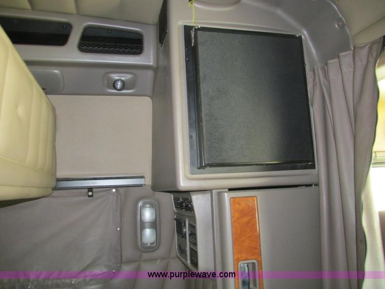 image for item F4491 2008 Peterbilt 386 semi truck