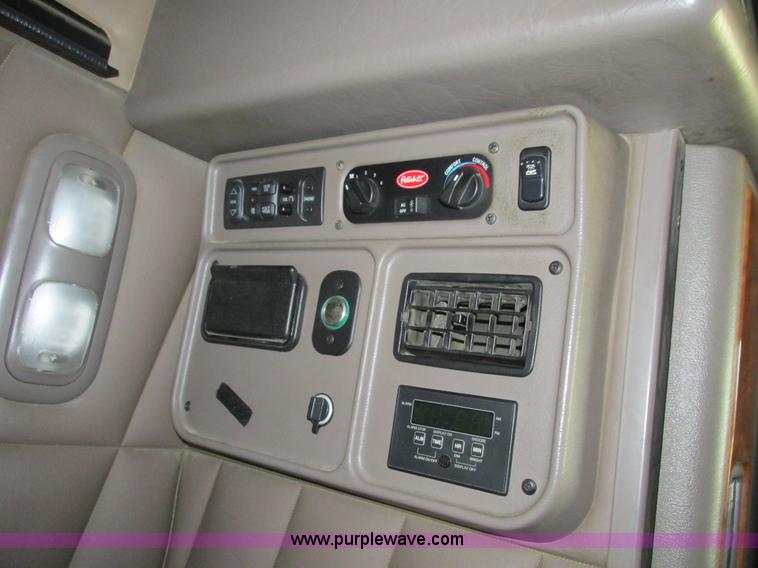 image for item F4491 2008 Peterbilt 386 semi truck