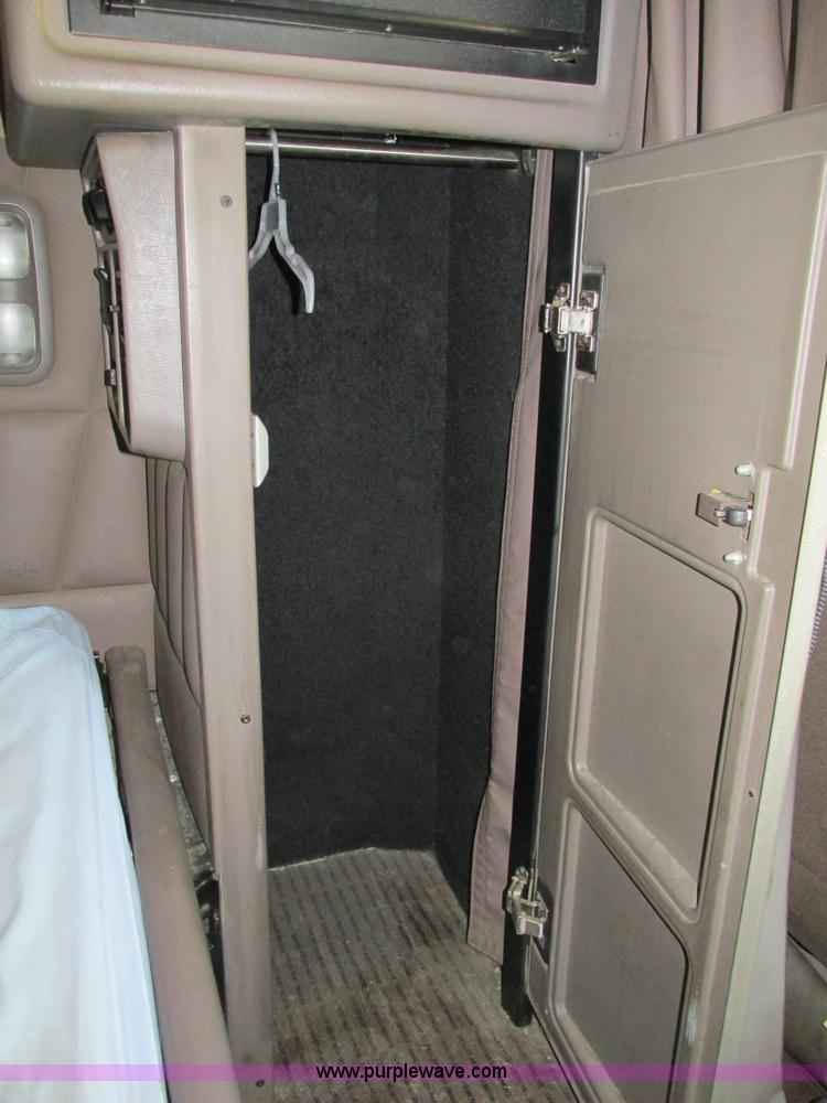 image for item F4491 2008 Peterbilt 386 semi truck