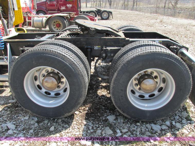 image for item F4491 2008 Peterbilt 386 semi truck