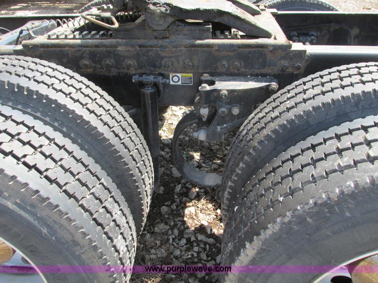 image for item F4491 2008 Peterbilt 386 semi truck