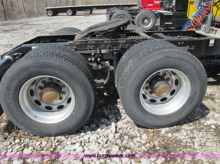 image for item F4491 2008 Peterbilt 386 semi truck