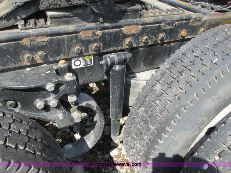 image for item F4491 2008 Peterbilt 386 semi truck