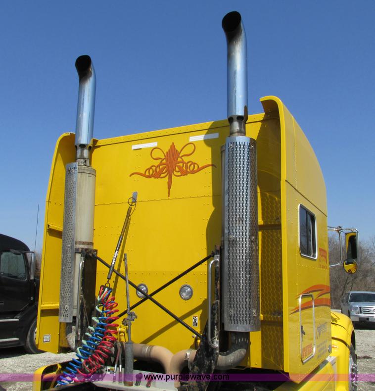 image for item F4491 2008 Peterbilt 386 semi truck