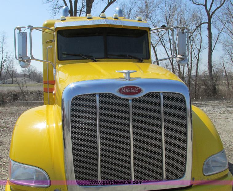 image for item F4491 2008 Peterbilt 386 semi truck