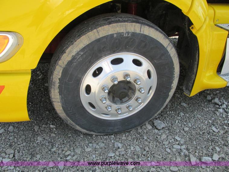 image for item F4491 2008 Peterbilt 386 semi truck