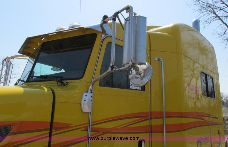 image for item F4491 2008 Peterbilt 386 semi truck