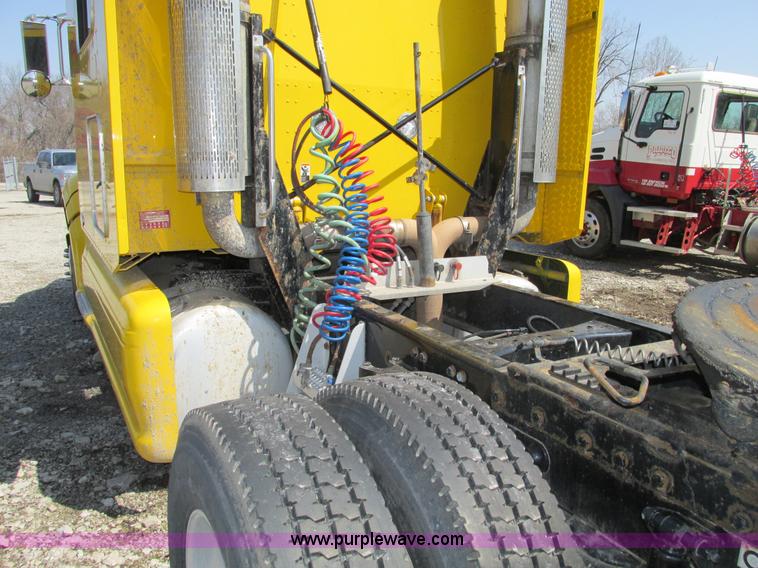 image for item F4491 2008 Peterbilt 386 semi truck