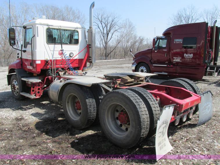 image for item F4493 2006 Mack CXN613 day cab semi truck