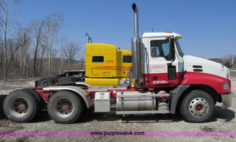 image for item F4493 2006 Mack CXN613 day cab semi truck