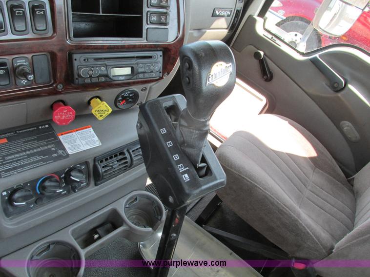 image for item F4493 2006 Mack CXN613 day cab semi truck