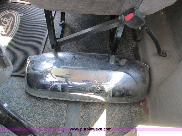 image for item F4493 2006 Mack CXN613 day cab semi truck