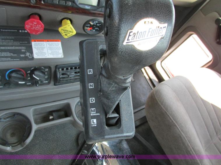 image for item F4493 2006 Mack CXN613 day cab semi truck