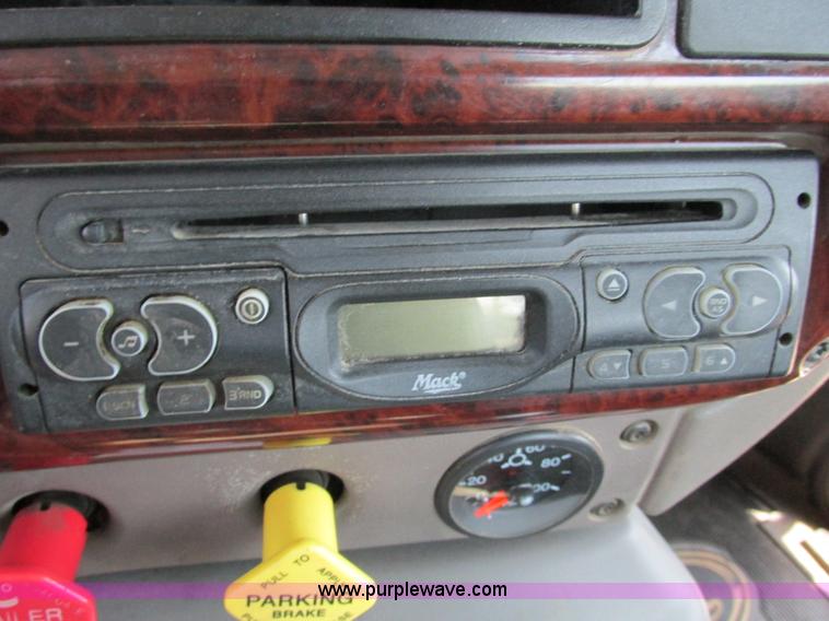 image for item F4493 2006 Mack CXN613 day cab semi truck