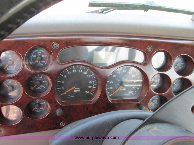 image for item F4493 2006 Mack CXN613 day cab semi truck