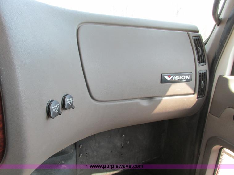 image for item F4493 2006 Mack CXN613 day cab semi truck