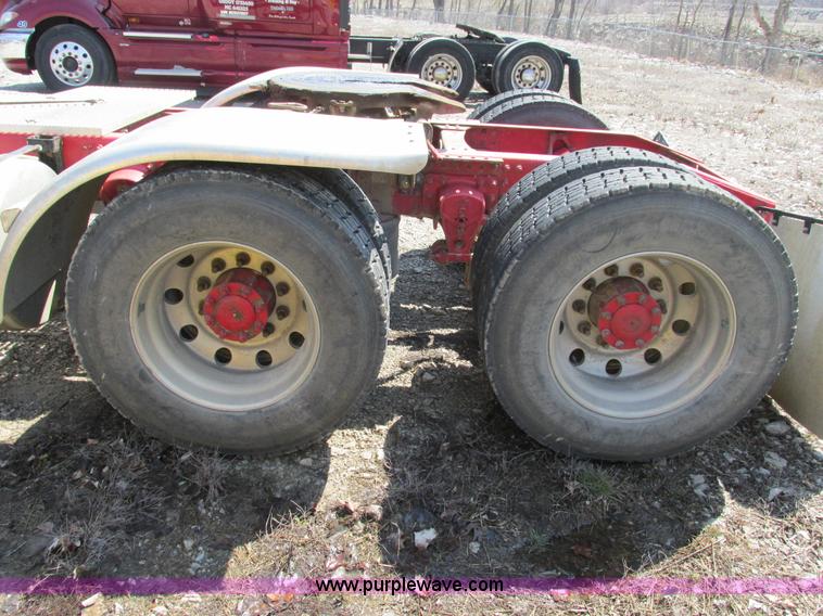 image for item F4493 2006 Mack CXN613 day cab semi truck