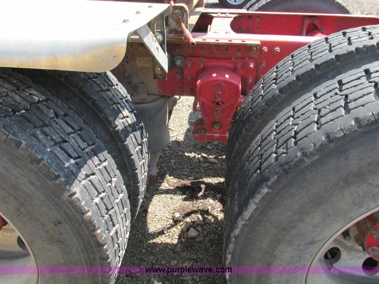 image for item F4493 2006 Mack CXN613 day cab semi truck