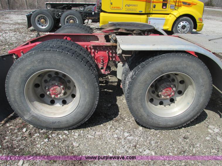 image for item F4493 2006 Mack CXN613 day cab semi truck