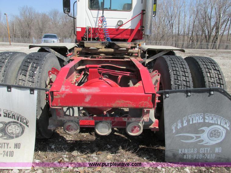 image for item F4493 2006 Mack CXN613 day cab semi truck