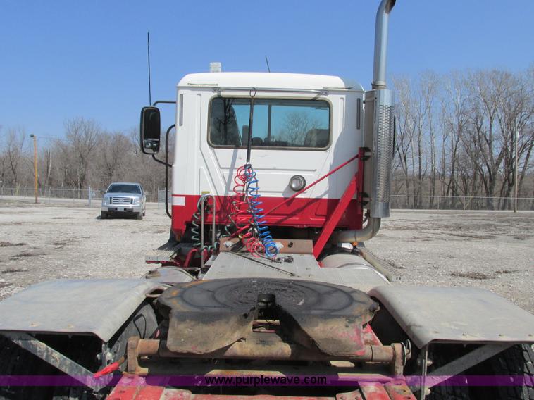 image for item F4493 2006 Mack CXN613 day cab semi truck