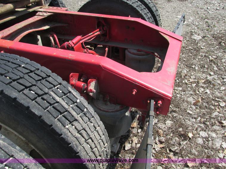 image for item F4493 2006 Mack CXN613 day cab semi truck