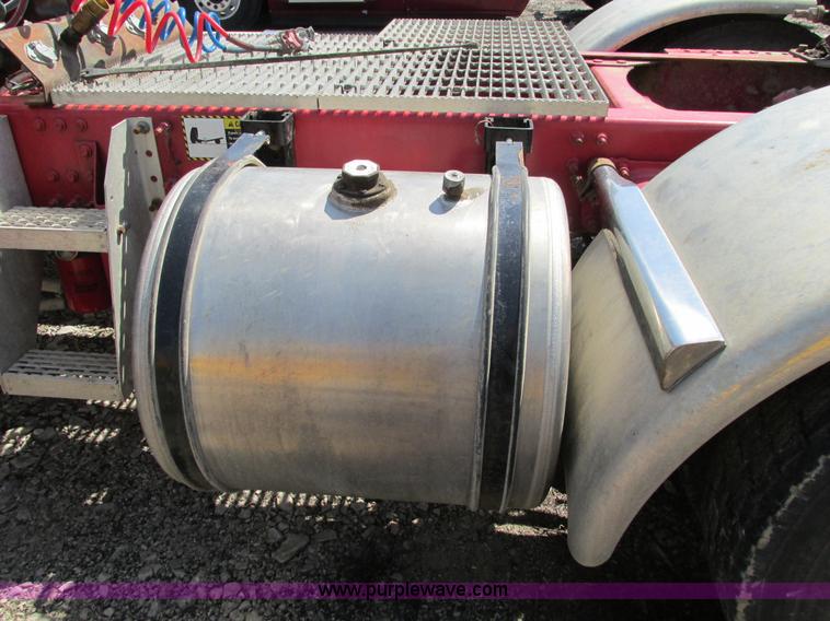 image for item F4493 2006 Mack CXN613 day cab semi truck