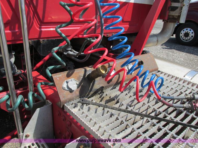 image for item F4493 2006 Mack CXN613 day cab semi truck