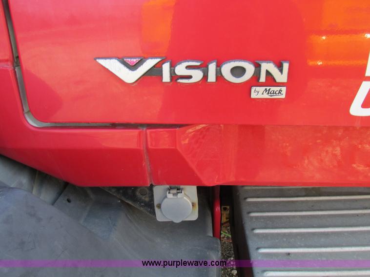 image for item F4493 2006 Mack CXN613 day cab semi truck