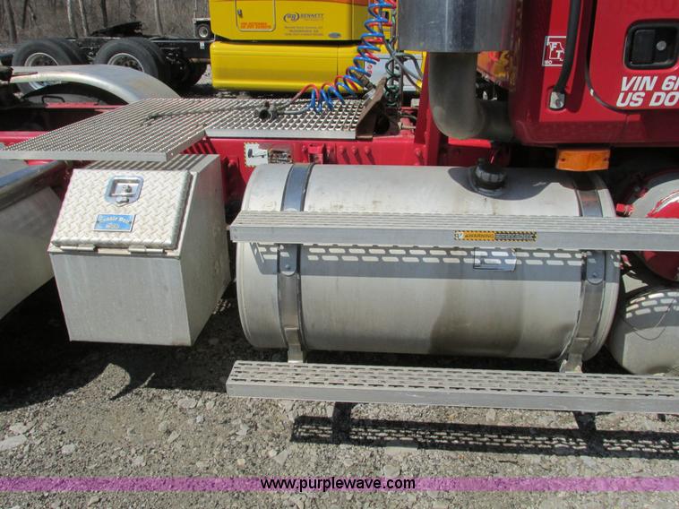 image for item F4493 2006 Mack CXN613 day cab semi truck