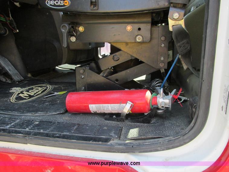 image for item F4493 2006 Mack CXN613 day cab semi truck